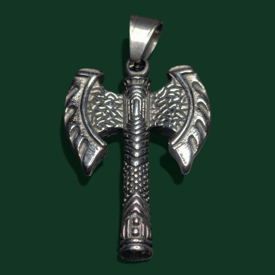 Detailaufnahme vom Axt Amulett aus Edelstahl von Sinnikäs®.