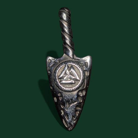 Ein Gungnir Amulett (Damen und Herren) aus Edelstahl der Marke Sinnikäs®.