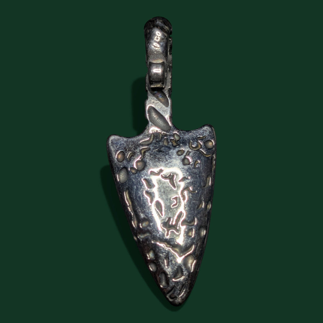 Detailaufnahme vom Gungnir Amulett aus Edelstahl von Sinnikäs®.