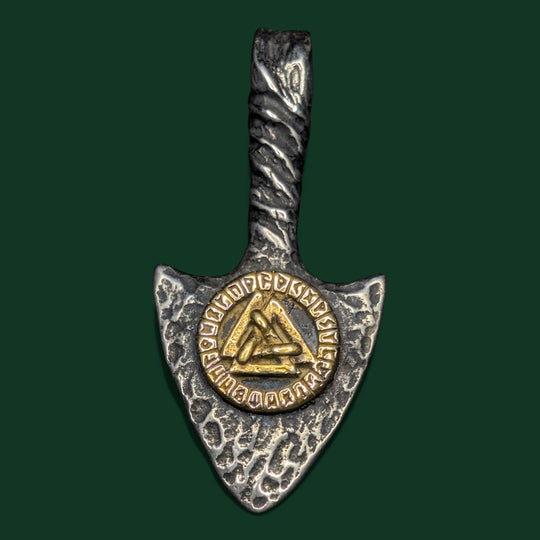 Sinnikäs® Gungnir Anhänger aus echtem Edelstahl – perfekt geeignet als Damen und Herren Accessoire.