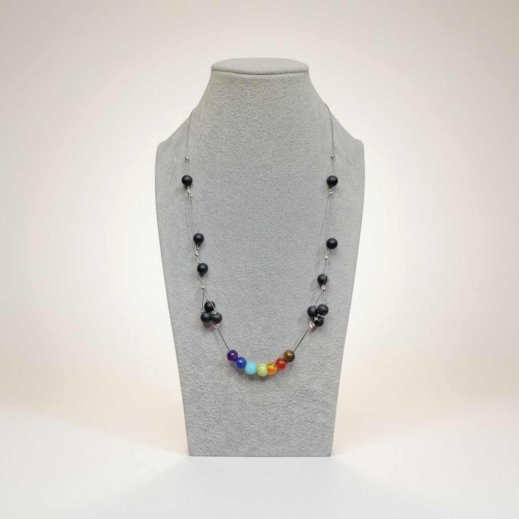 Sinnikäs Chakra-Halskette aus Obsidian mit 7 bunten Chakra-Perlen, die Harmonie und Energie fördern.