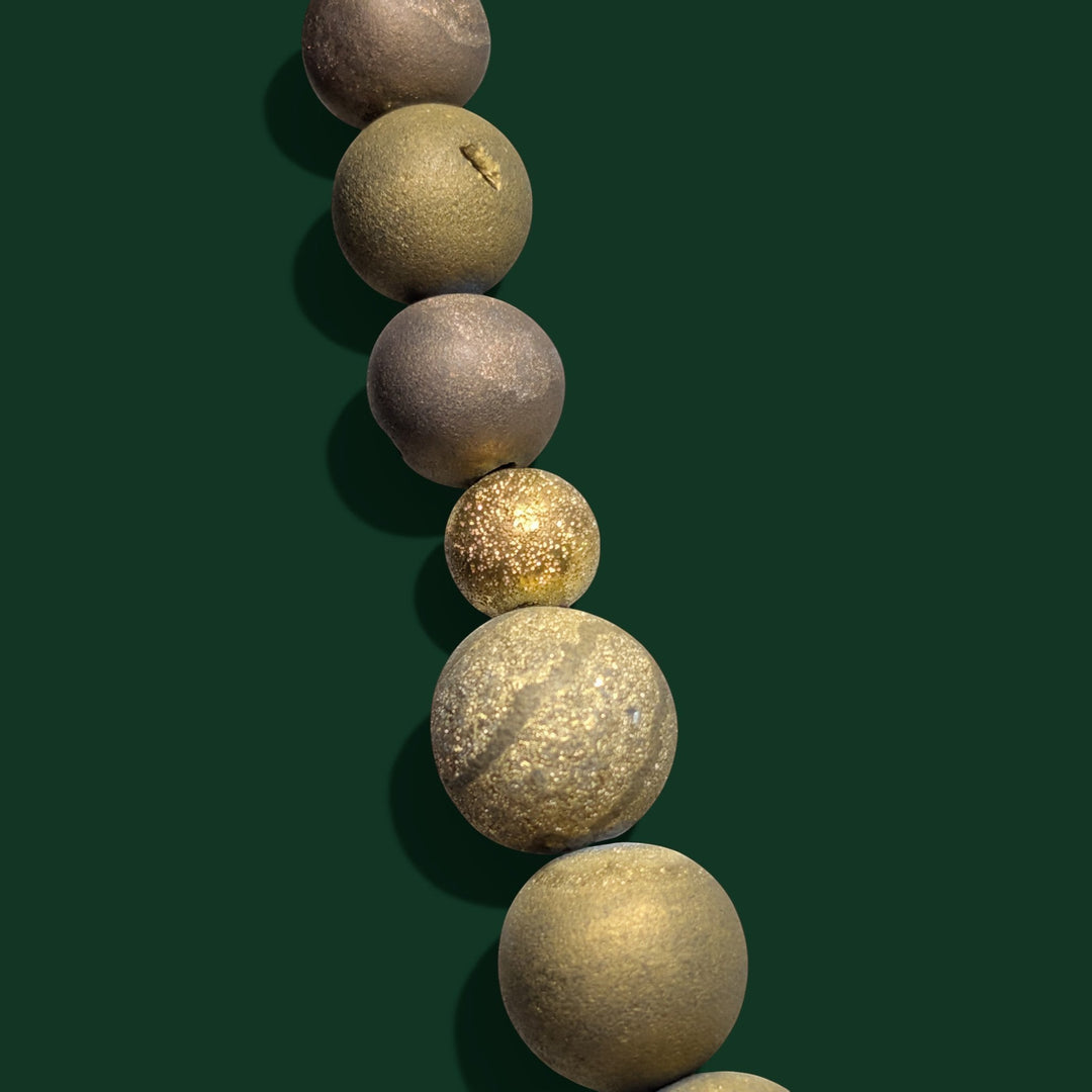 Sinnikäs goldfarbene Geoden Achat Halskette mit vergoldeten 925 Silberkugeln, 49cm lang.