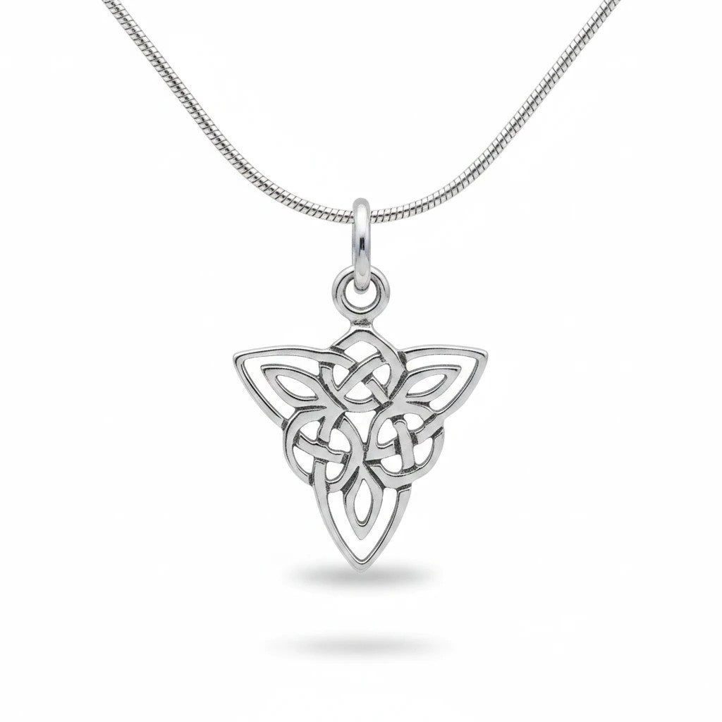 Sinnikäs Edelstahl Anhänger mit keltischem Knoten in Dreiecksform an einer silberfarbenen Kette