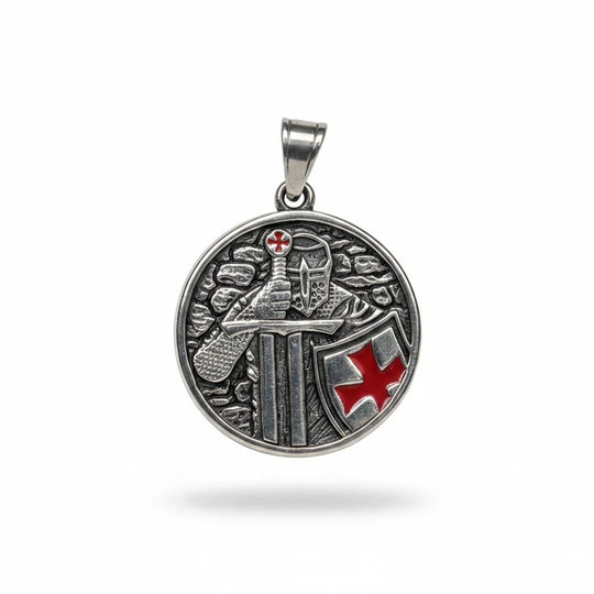 Sinnikäs Edelstahl Anhänger mit Kreuzritter Motiv, Schwert und Schild mit rotem Kreuz auf antikem Silber-Finish