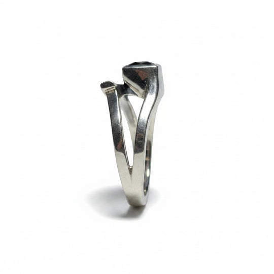 Sinnikäs Ring aus 925er Silber mit Labradorit, Krappenfassung, blauen Schimmer-Effekten, Größe 58
