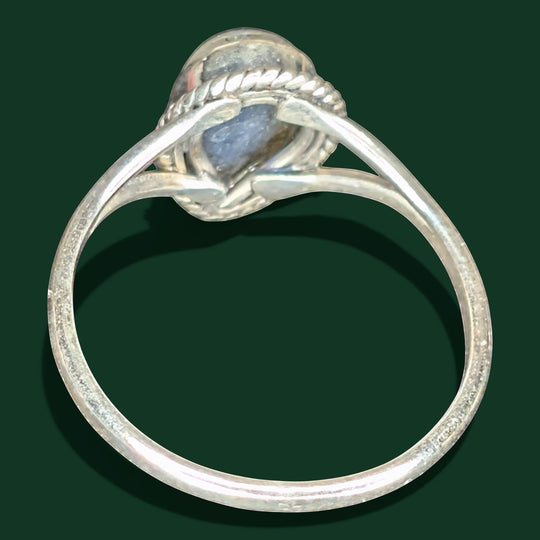 Schicker Ring aus Sterlingsilber mit einem tropfenförmigen blauen Labradorit, Größe 55.