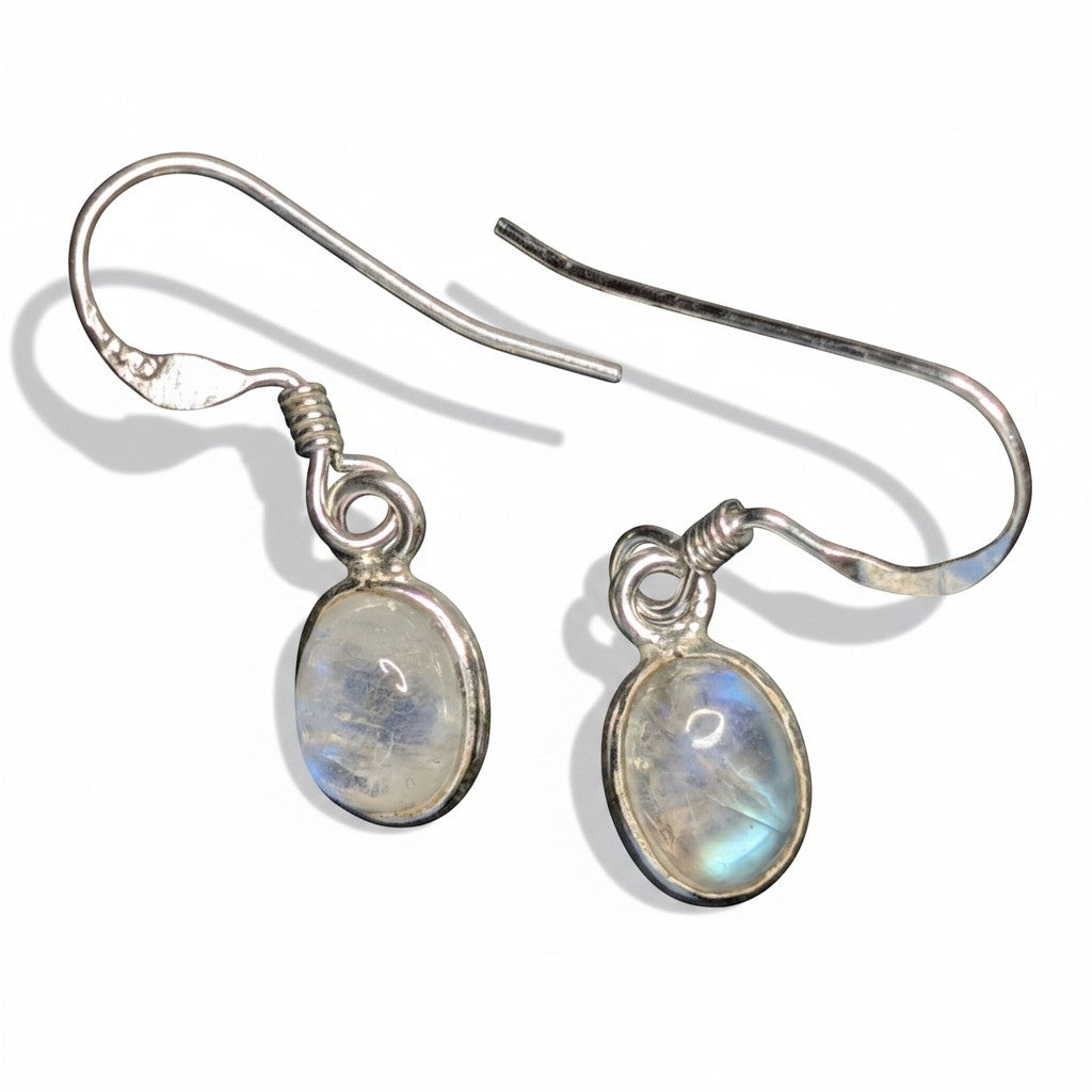 Sinnikäs Mondstein Ohrhänger aus Sterling-Silber (925) mit schimmerndem, milchig-blauem Stein und rhodinierter Oberfläche.