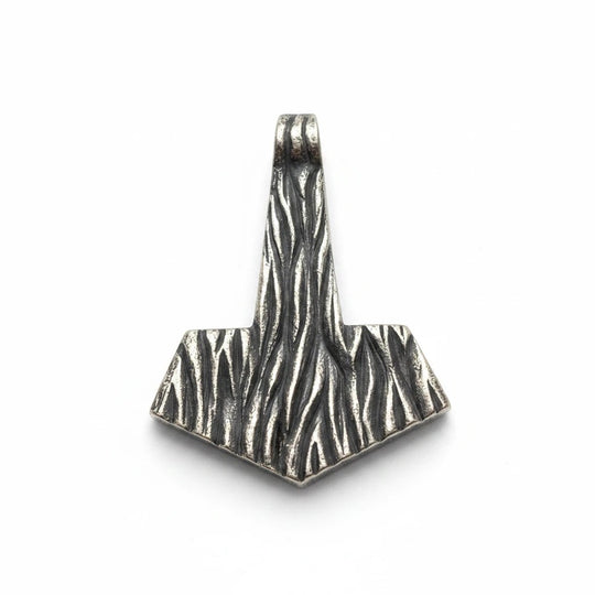 Sinnikäs Wikinger Thors Hammer Mjölnir Anhänger aus Edelstahl mit strukturierter Oberfläche auf weißem Hintergrund