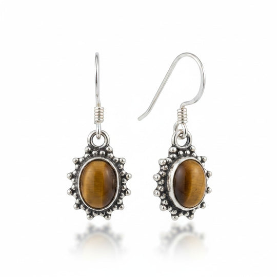 Sinnikäs Ohrhänger aus Sterling-Silber mit facettiertem Tigerauge, rhodiniert, oval, mit Hakenverschluss.