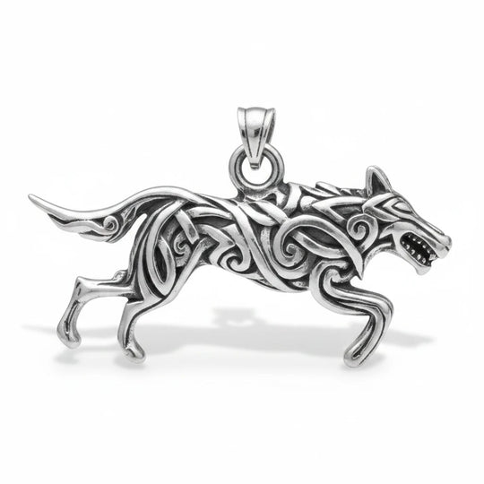 Sinnikäs Wikinger Fenrir Anhänger aus Edelstahl in Seitenansicht mit detailliertem Wolfsmotiv im Knotenmuster-Stil.
