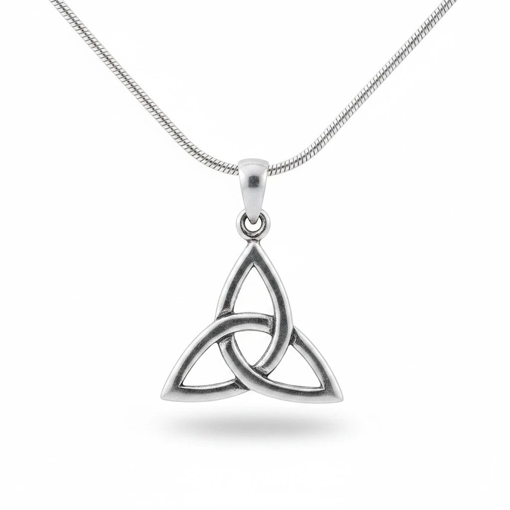 Sinnikäs Wikinger Triskele Anhänger aus 925er Silber in dreieckiger Form an einer feinen Schlangenkette