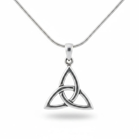 Sinnikäs Wikinger Triskele Anhänger aus 925er Silber in dreieckiger Form an einer feinen Schlangenkette